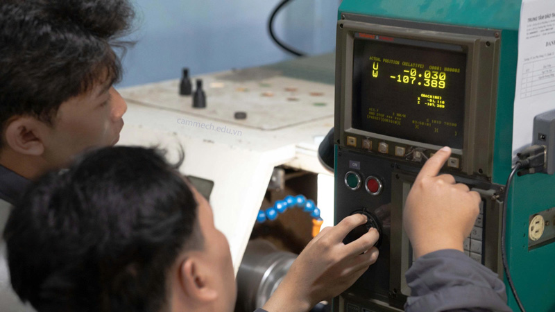 KHÓA HỌC TIỆN CNC