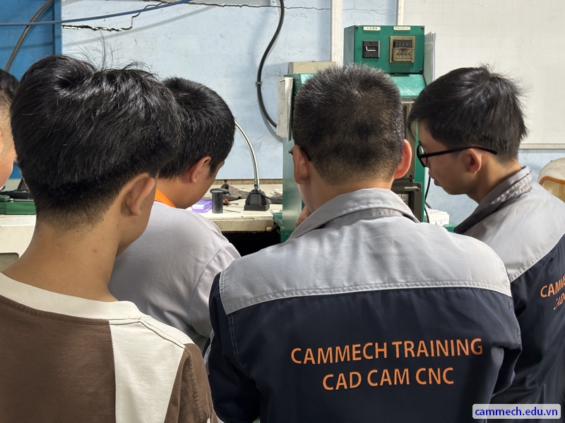 KHÓA HỌC TIỆN CNC